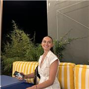 Je suis étudiante en Art et Design et j’ai à cœur de partager mon savoir-faire ainsi que ma passion